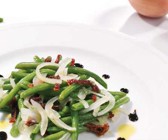 Zwiebelsalat mit grünen Bohnen
