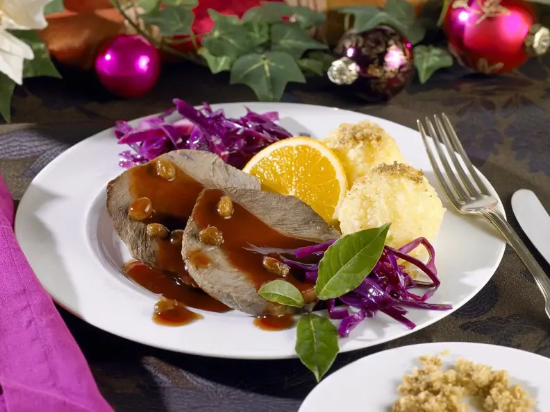 Hirschbraten mit Kartoffelknödeln