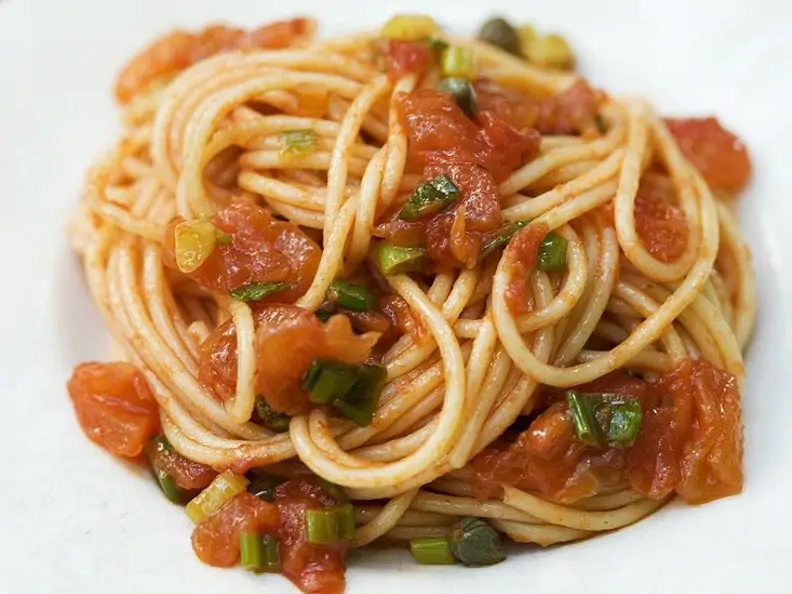 Nudeln mit Tomatensauce