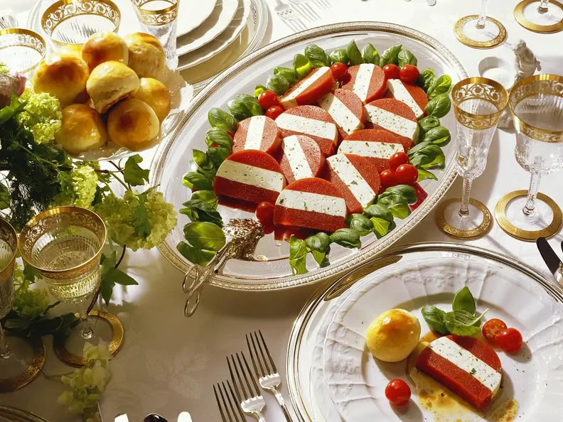 Frischkäseterrine mit Tomaten