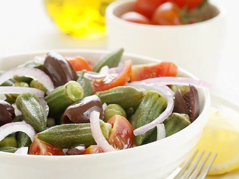 Okraschoten-Tomatensalat