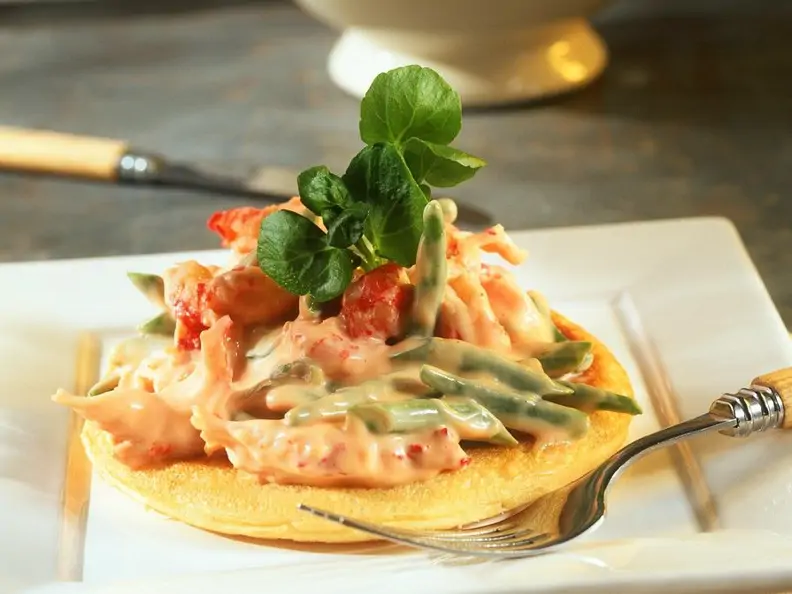 Blini mit Flusskrebssalat