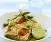 Nudeln mit gebratenem Thunfisch