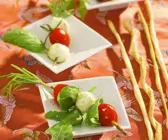 Tomaten-Minimozzarella-Spieße