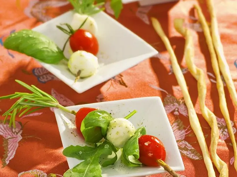 Tomaten-Minimozzarella-Spieße
