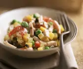 Gemüsesalat mit Hühnchen und Garnelen