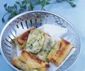 Teigröllchen mit Käsefüllung