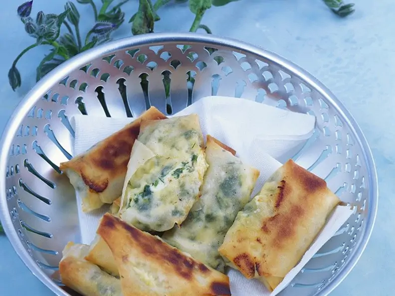 Teigröllchen mit Käsefüllung