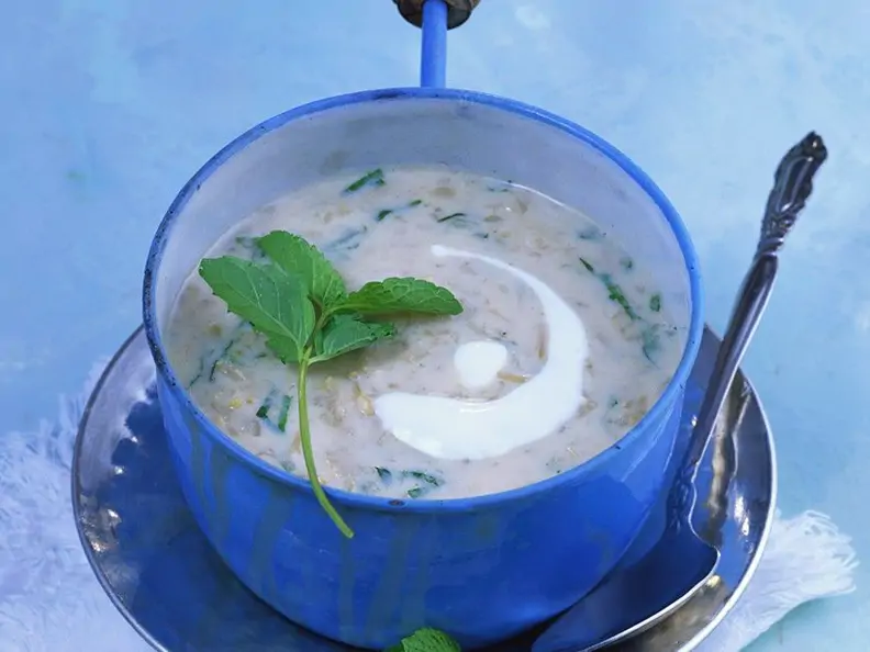 Reissuppe mit Joghurt