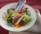 Salat mit Entenbrust und Orangendressing