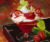 Quark mit Erdbeersauce