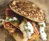 Blinis mit Räucherfisch