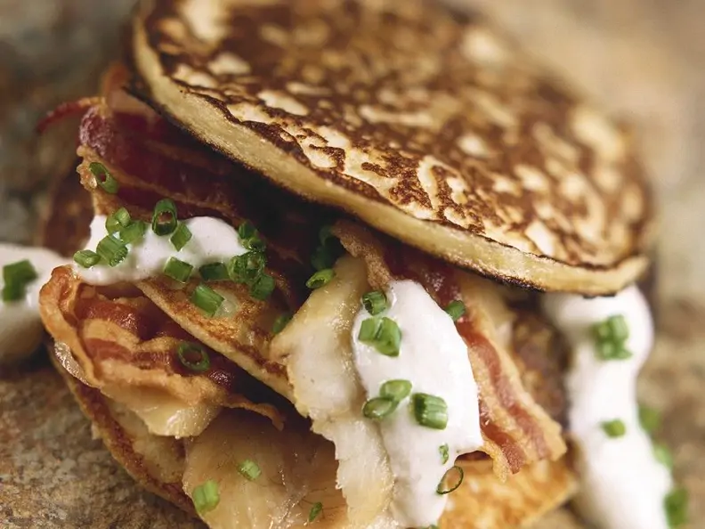 Blinis mit Räucherfisch
