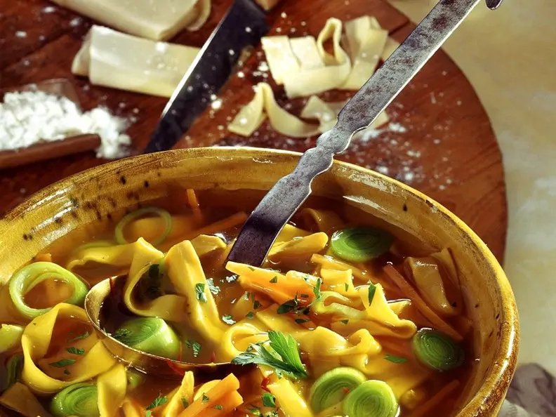 Hühnersuppe mit Nudeln