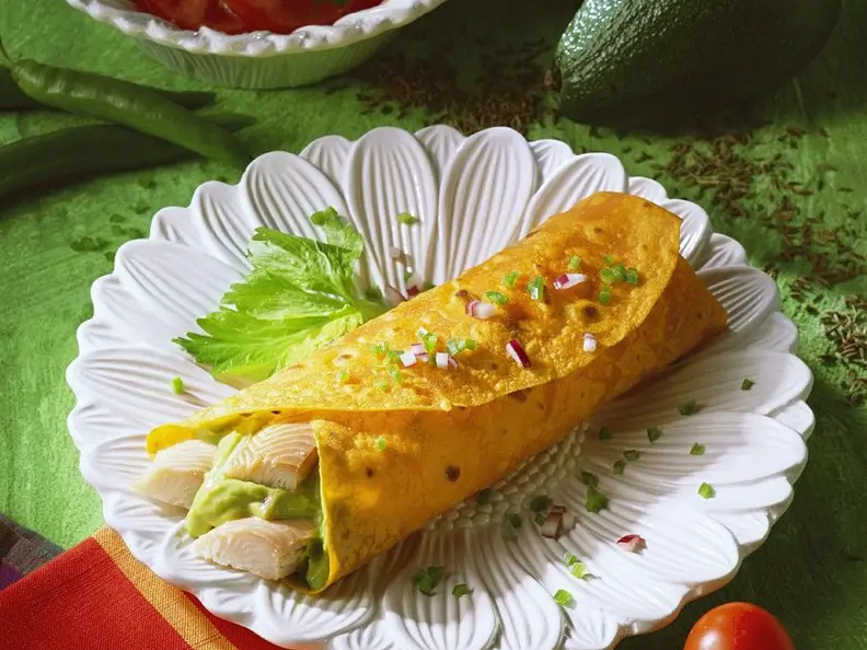 Wraps mit Avocado-Räucherfischfüllung