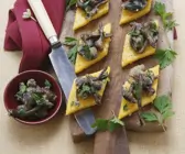 Polentaschnitten mit Pilzen