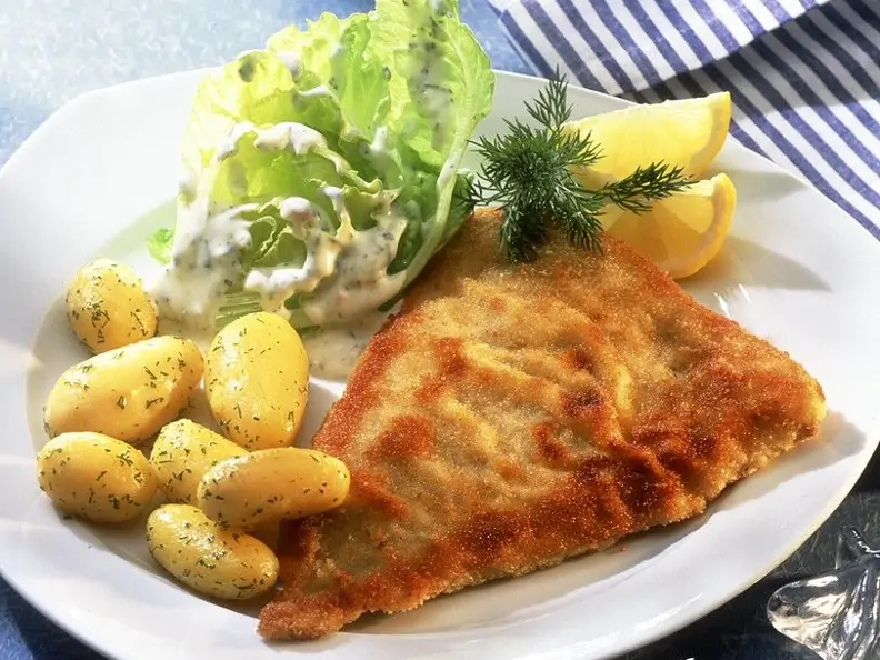 Panierter Fisch mit Kartoffeln