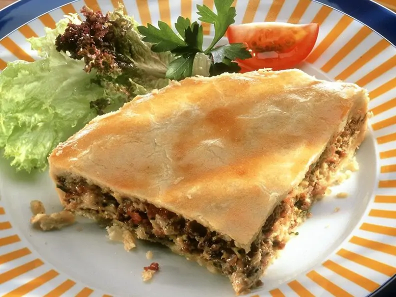 Pie mit Hackfleischfüllung