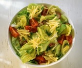 Bunter Salat mit Gouda