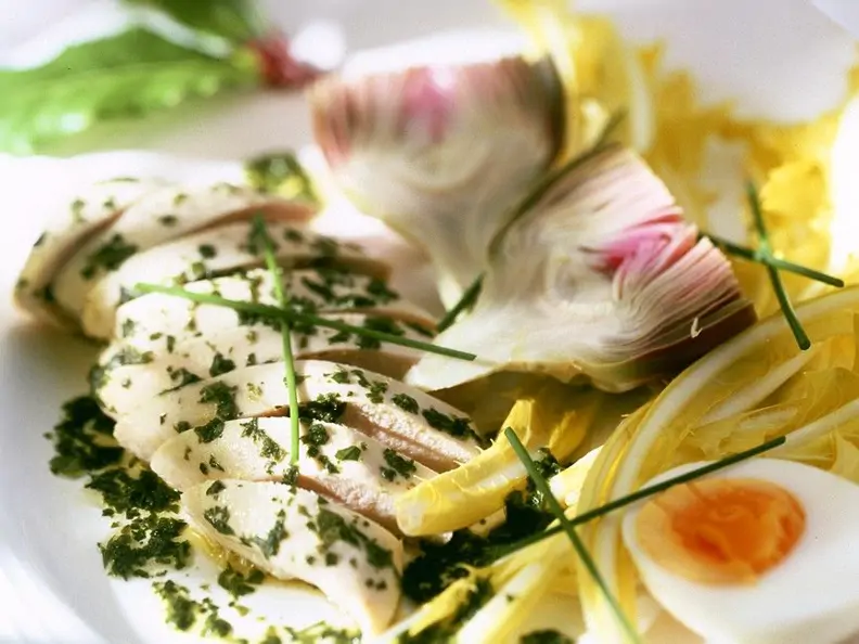 Kräuterhähnchenbrust mit Salat