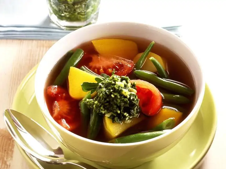 Klare Gemüsesuppe