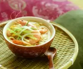 Kokossuppe mit Garnelen