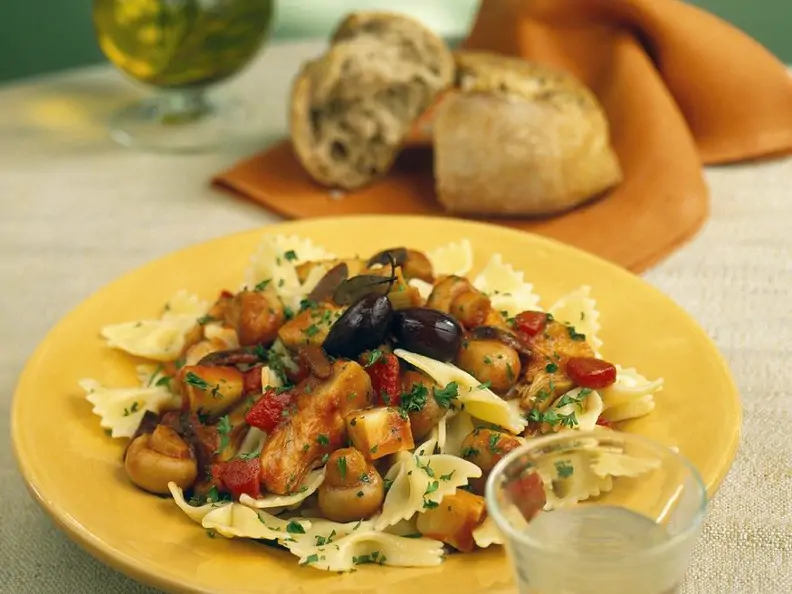 Nudeln mit mediterranem Gemüseragout