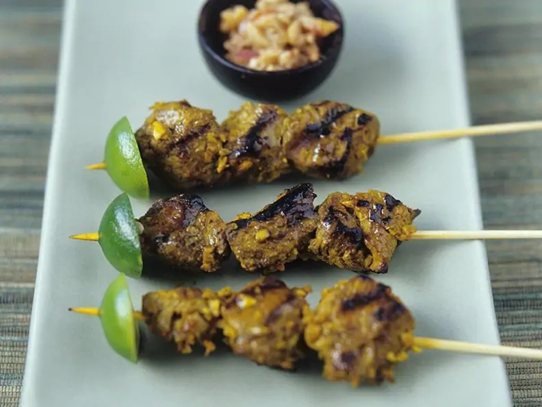 Saté-Spieße mit Erdnussdip