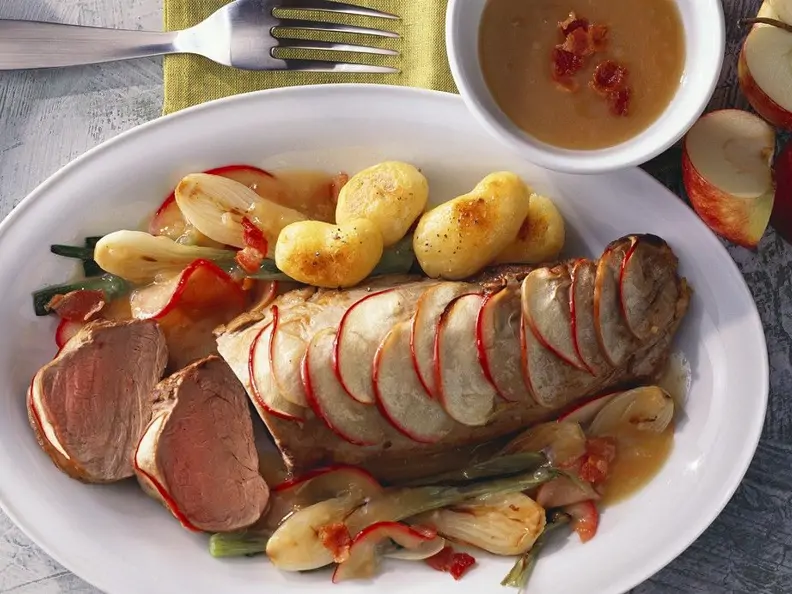 Kalb mit Apfel-Mantel