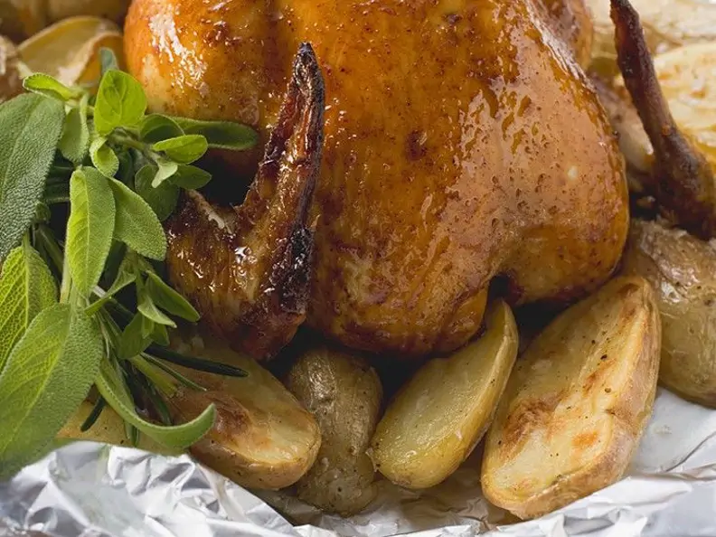 Brathähnchen mit Kartoffeln