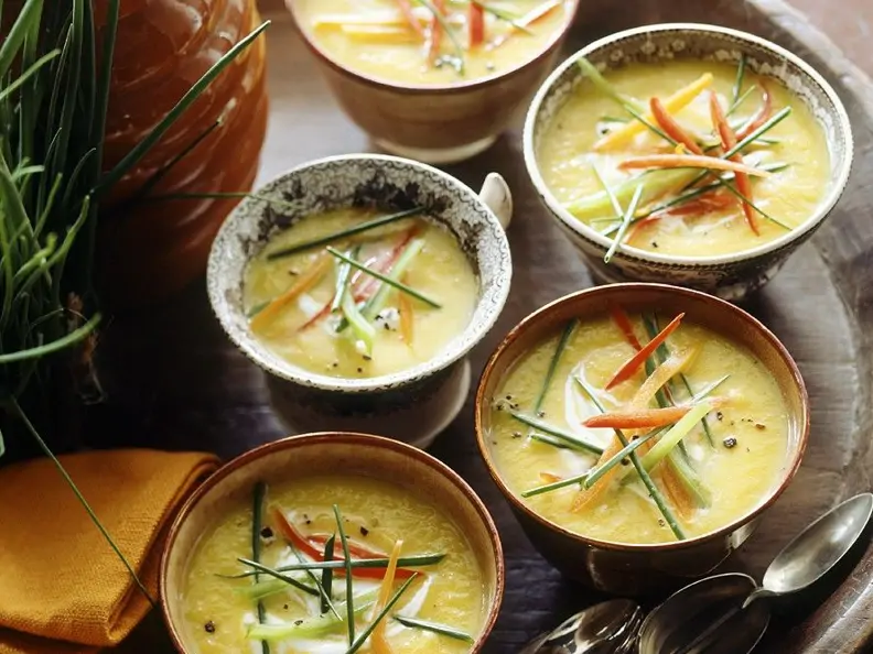 Kürbiscremesuppe mit Paprika und Möhre
