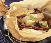 Hähnchenbrust in Papier gebacken