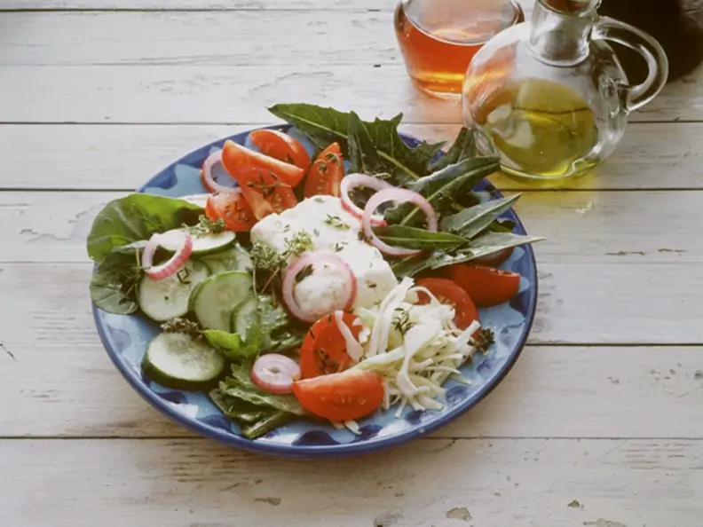 Griechischer Salat mit Spinat