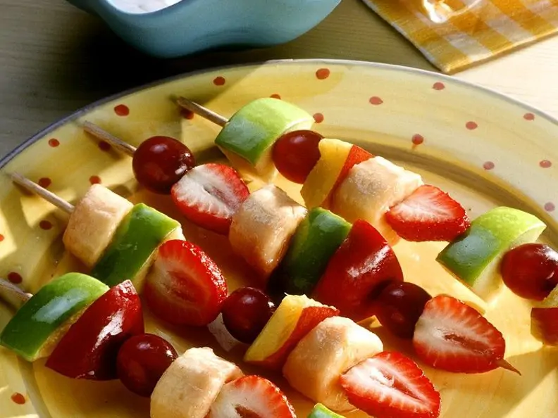 Marinierte Fruchtspieße