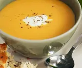 Kürbiscremesuppe mit Apfel