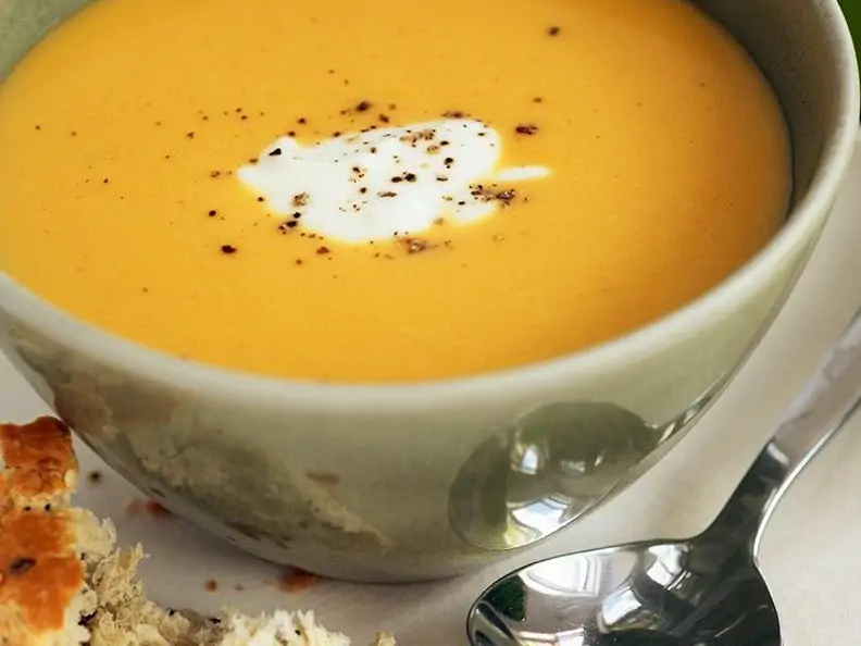 Kürbiscremesuppe mit Apfel