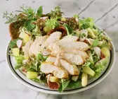 Blattsalat mit Ananas und Pute