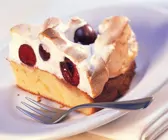 Rührkuchen mit Kirsch-Baiserhaube