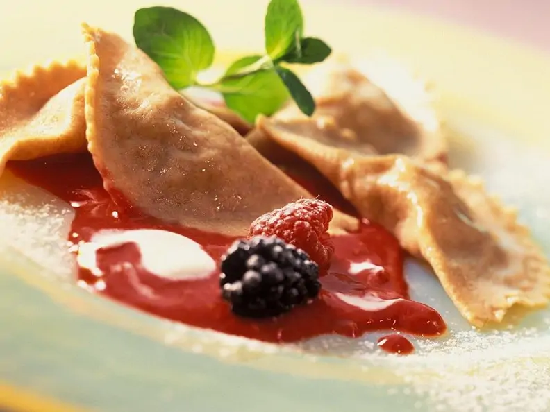 Süße Ravioli mit Beeren