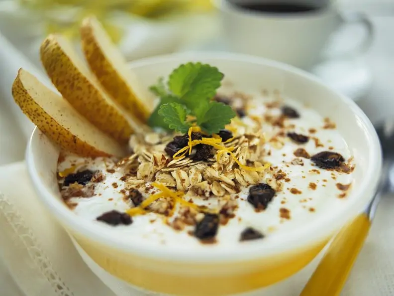 Joghurt mit Müsli