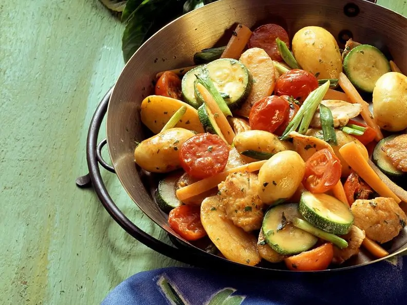 Hähnchenpfanne mit Gemüse und Kartoffeln