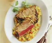 Gebratener Thunfisch auf Steckrüben
