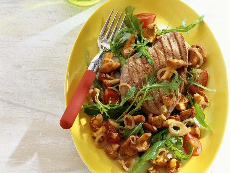 Thunfisch mit gebratene Pfifferlingen