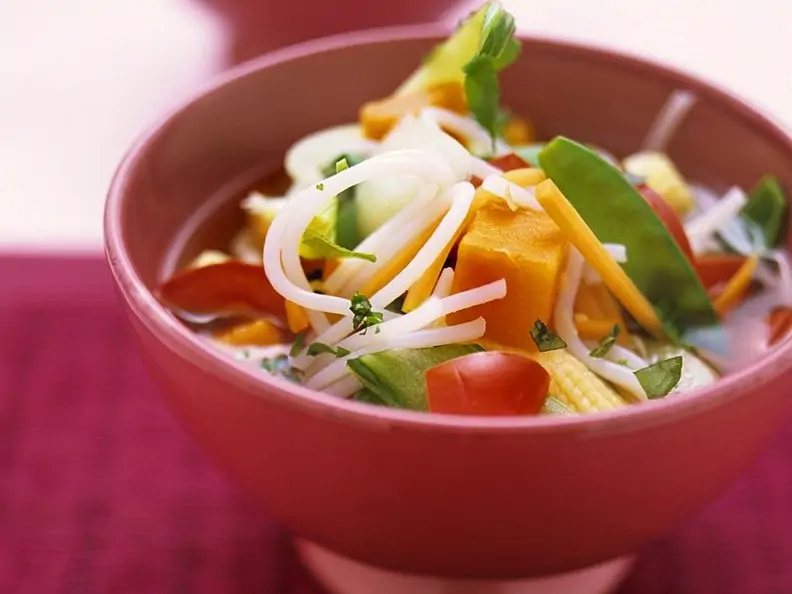 Nudelsuppe mit Gemüse