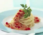 Nudeln mit Paprikasauce