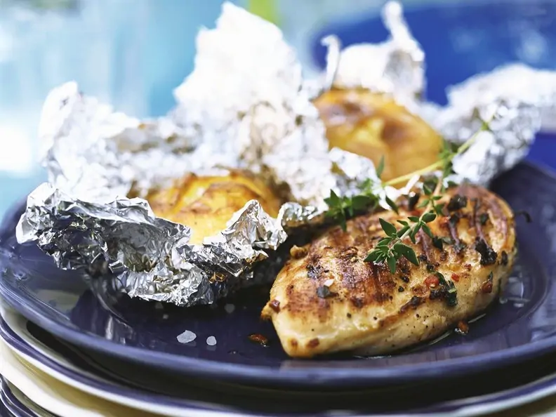 Hähnchebrust mit Folienkartoffeln vom Grill