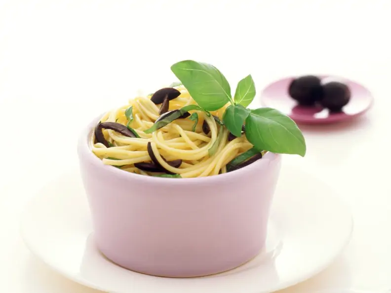 Spaghettini mit Zitrone und Oliven