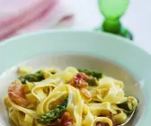 Tagliatelle mit grünem Spargel