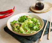 Asiatischer Gurkensalat mit Ahornsirup-Sesam-Dressing