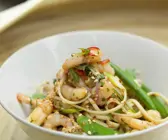 Nudelsalat mit Garnelen